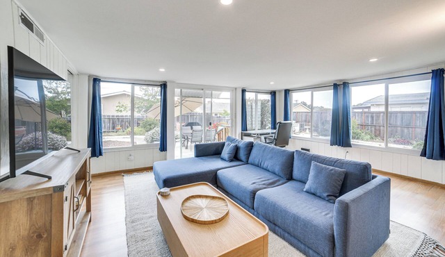 Seaside Vacation Rental w/Patio Near Monterey Bay