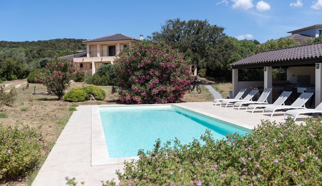 Seaside villa with heated pool and hammam 700m from the beach