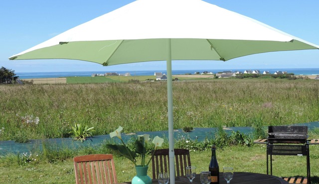 Seaside villa, beach access on foot