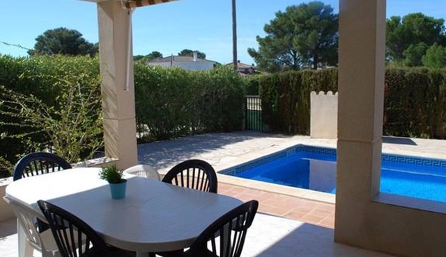 Seaside Villa in Costa Dorada: Private Pool, BBQ, Near Beach, Perfect for Families