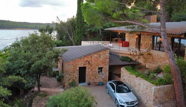 Seaside villa in Pinarello, surrounded by nature, direct access to the beach