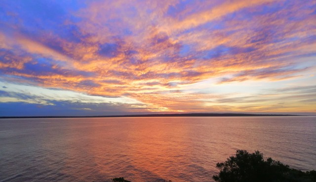 Seaside village, close to Penneshaw, surrounded by scenic beaches and wildlife.