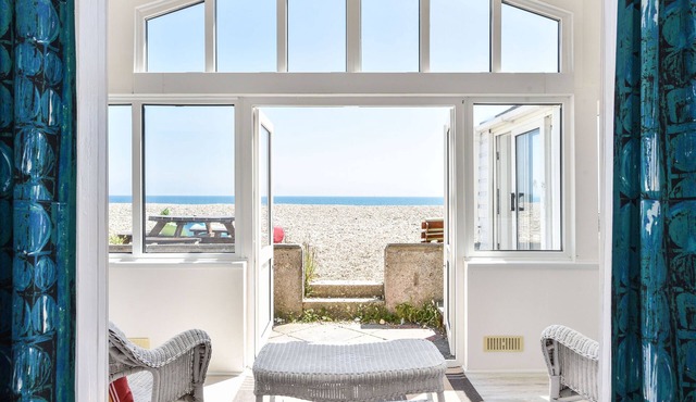 Seasidings, Pagham - sleeps 10 guests in 5 bedrooms