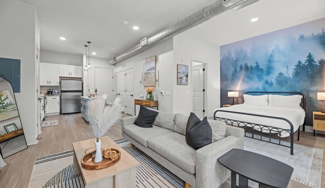 Seasonal Discount 1 BR , FREE Parking , Near AAC , Design District
