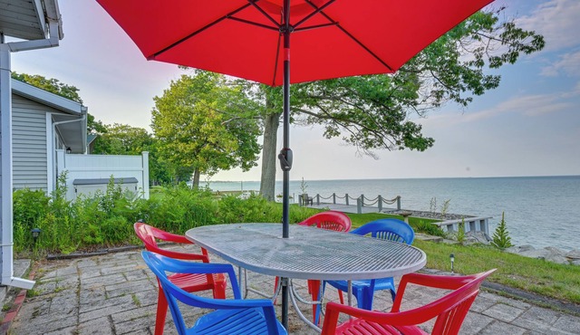 Seasonal Lakefront Tawas City Home w/ Grill!