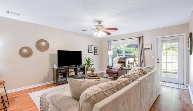 Seasonal Pool Access & Patio: Auburn Getaway!