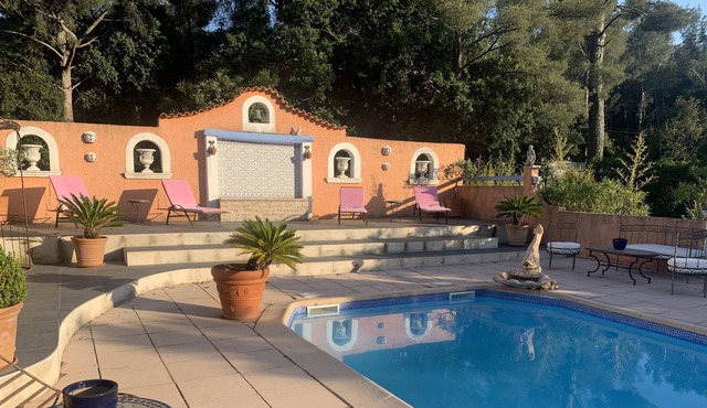 Seasonal rental villa with swimming pool in the Var- 6 to 8 people