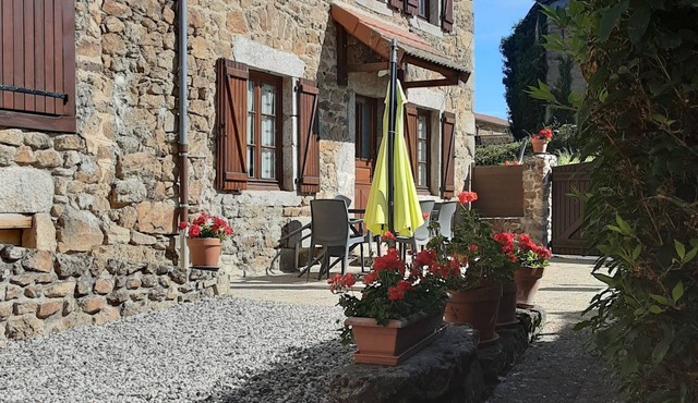 Seasonal rental in small quiet hamlet