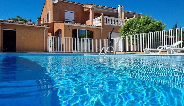 Seasonal rental of air-conditioned gîtes, swimming pool