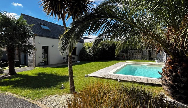 Seasonal rental: Renovated workshop with swimming pool 10 minutes from the beach