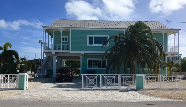 SEASONAL WATERFRONT RENTAL in Venetian Shores, Islamorada, Pool & New Dock