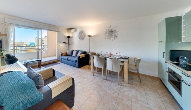 Seaspray 2 bed, Monaco view, beach apartment, parking optional