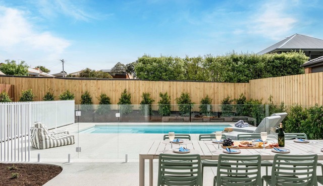 Seaspray Cottage - Heated Pool, Beach