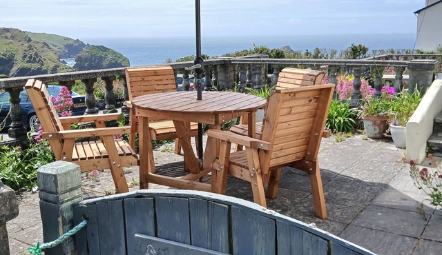 Seaspray - Excellent sea views of Mullion Cove, escape, relax and enjoy!