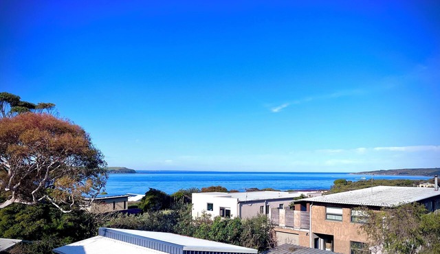 Seaspray Getaway Holiday House with Stunning Ocean Views. Ideal for families.