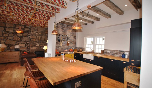 Seaspray- harbourfront home in idyllic location