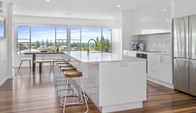 SeaSpray House with panoramic views across the Pacific Ocean