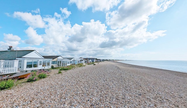 Seaspray - Pagham - a family house that sleeps 7 guests in 4 bedrooms