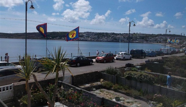 Seaspray, Penzance, sea views far across the Bay