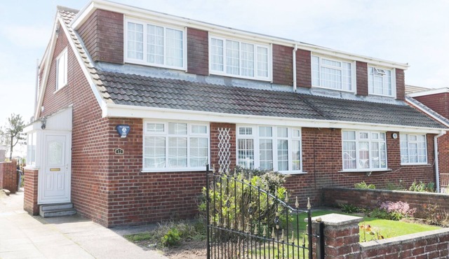 SEASPRAY, pet friendly, country holiday cottage in Withernsea