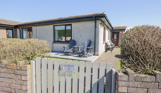 SEASPRAY, pet friendly, country holiday cottage in St Bees