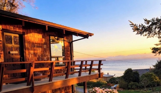 “SeaStar Cottage” Beautiful west side Whidbey Island! Check dates for Specials!