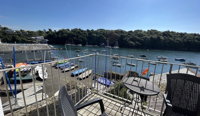 Seasteps, waterside location on the river fowey