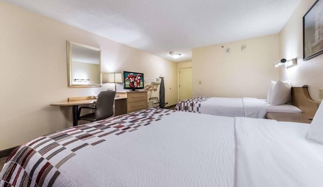 SEATAC Hotel for Relaxed Travel! Free Airport Shuttle + Pets Allowed