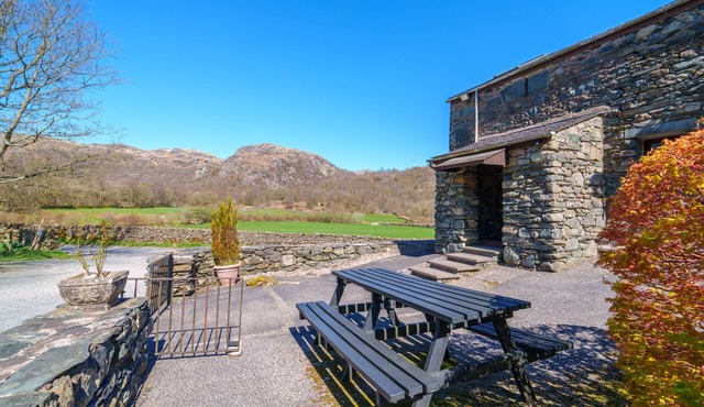 Seathwaite Lodge - 3-Bed Cottage in the Duddon Valley. Pub nextdoor