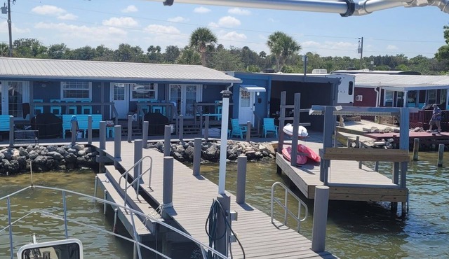 SEATROUT- Waterfront Full Efficiency Cabin