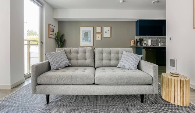 Seattle 1 Bedroom with Tons of Amenities