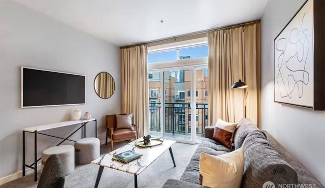 Seattle Belltown Penthouse- Parking, Gym, Pool, Spa/99Walk Score