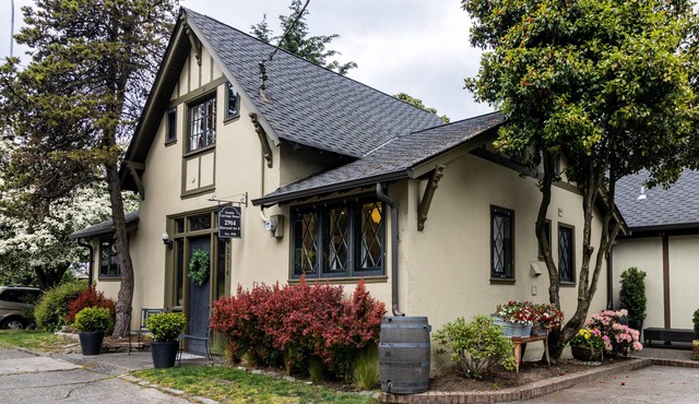 Seattle Carriage House, an escape perfect, for relaxing between World Cup games!