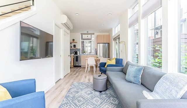 Seattle Comfort Near Lake Union & Iconic Landmarks