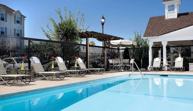 Seattle Family Escape: Outdoor Pool, Pet-Friendly, Free Airport Shuttle, 2 Rooms