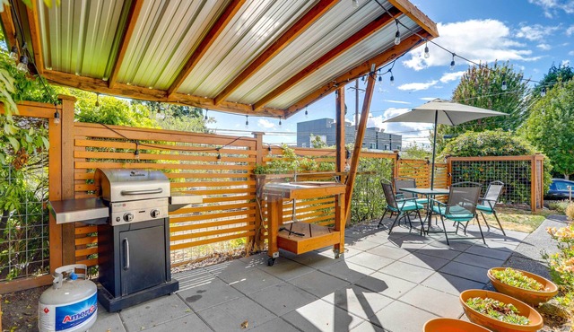 Seattle Garden Retreat: Walk to Water & Shops!