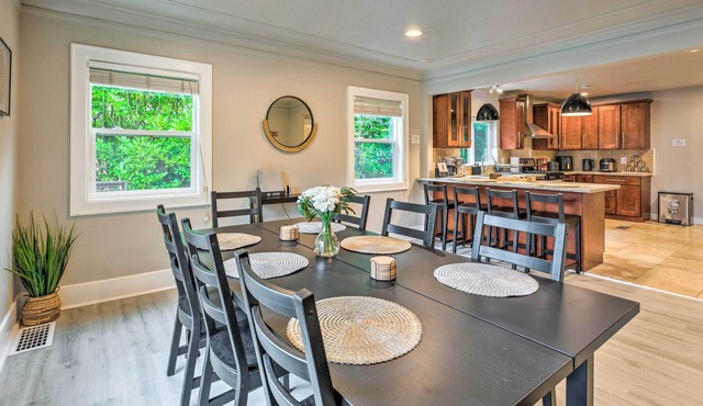 Seattle Home w/ Private Yard ~ 8 Mi to Dtwn!