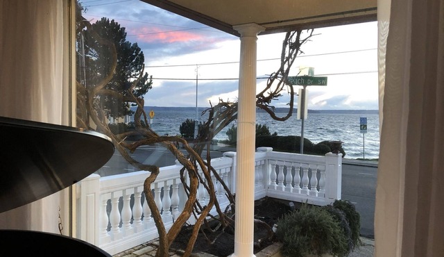 Seattle La Rustica Luxury Waterfront Beach Villa