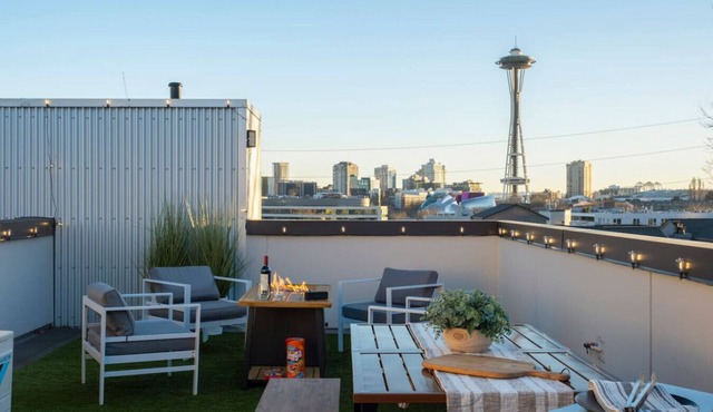 Seattle Luxury | Space Needle | Walkable | Parking