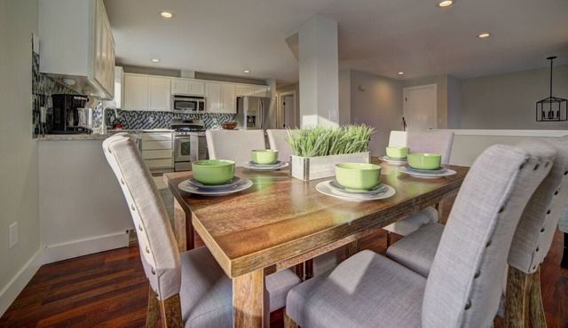 Seattle Modern Charm 3 mi to Beach! 1 mi to WWU! 4 mi to UW! 15 min Dwntwn