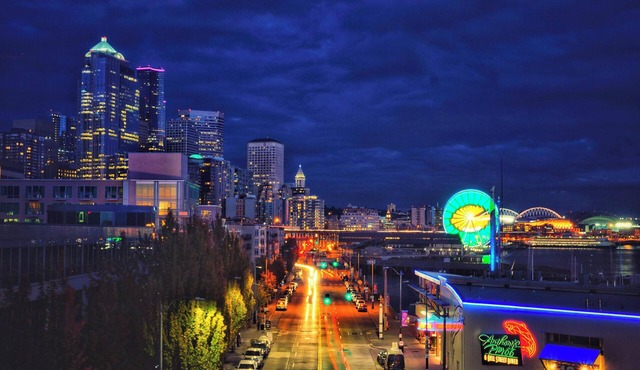 Seattle-Queen Anne 7 BR 3 BA. One Block to Seattle Pacific University.