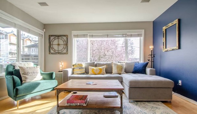 Seattle Queen Anne Retreat – Rooftop Deck, Family-Friendly, Prime Location, AC