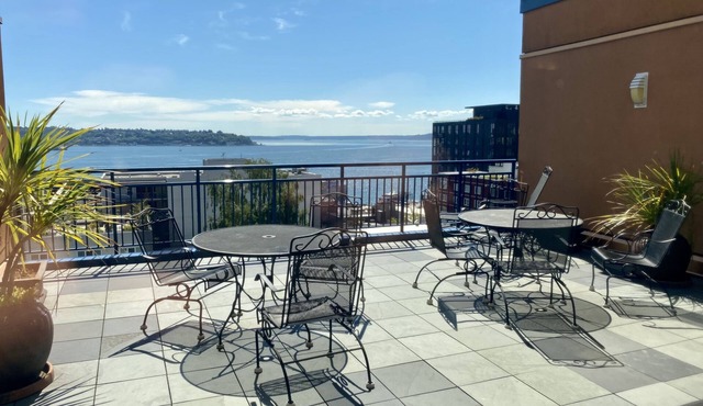 Seattle's Mid-Century Belltown Penthouse w/Parking spot