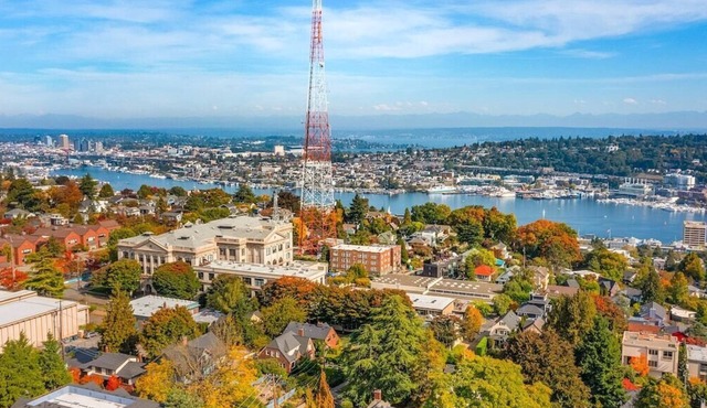 Seattle's Peach Crown - 87 Walkscore!