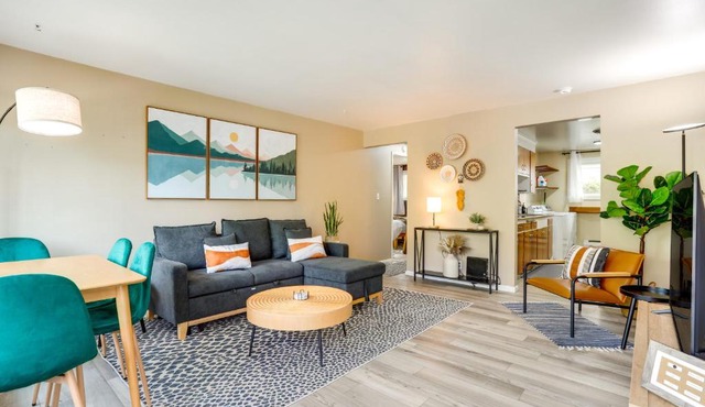 Seattle Scandi-Boho Gem Walk to Waterfront!