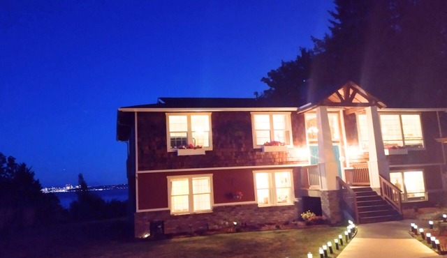 Seattle Sound Views/Hot Tub/Sleeps 10