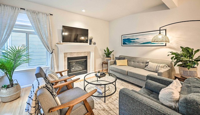 Seattle Townhome, Walk to Golden Gardens Park