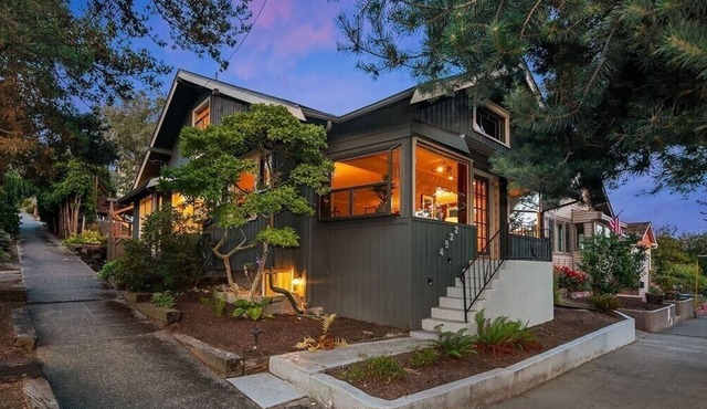 Seattle Vacation Home: Fremont House; 5 bedrooms - sleeps up to 14!