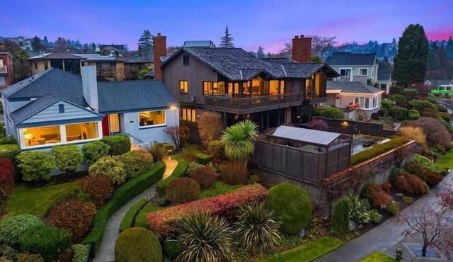 Seattle Vacation Home: Magnolia home with a beautiful view!