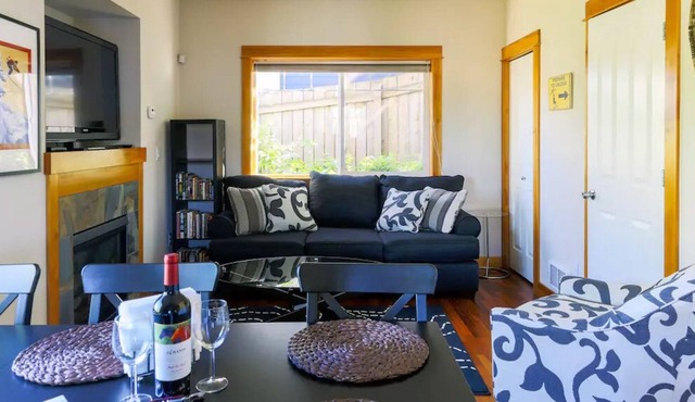 Seattle Vacation Home: The Chalet - Modern 2 bed craftsman, great location